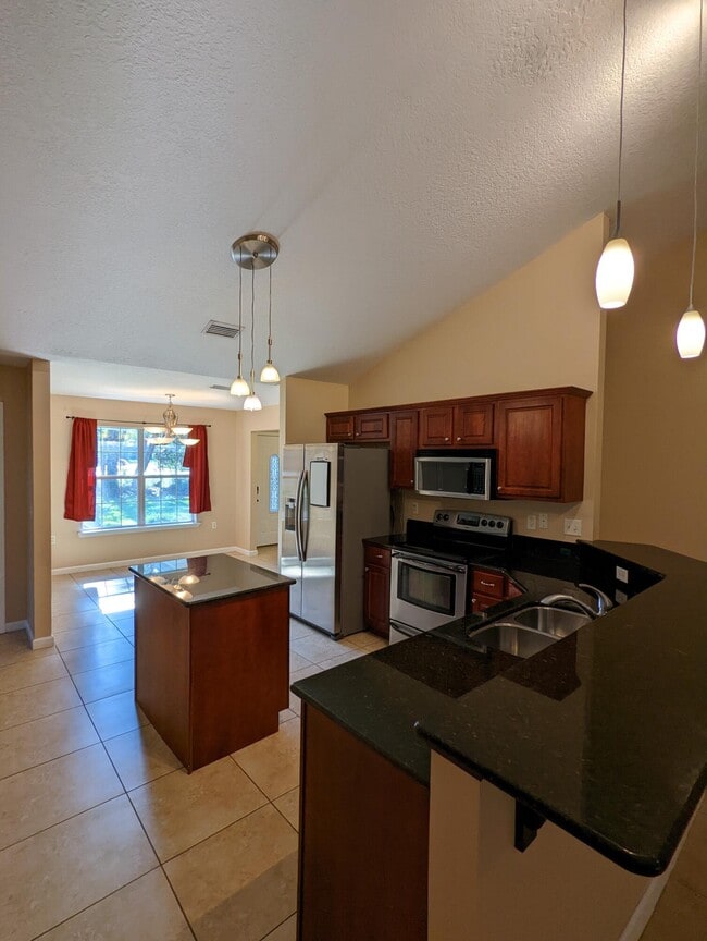 7318 E Bay Blvd in Navarre, FL - Building Photo - Building Photo