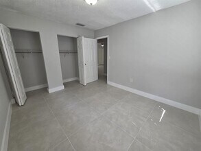 7200 Charleston St in Hollywood, FL - Building Photo - Building Photo