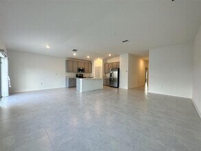 1529 Cumberland Ave in Davenport, FL - Foto de edificio - Building Photo
