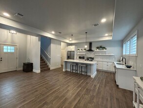 123 Fairview Ave in San Antonio, TX - Building Photo - Building Photo