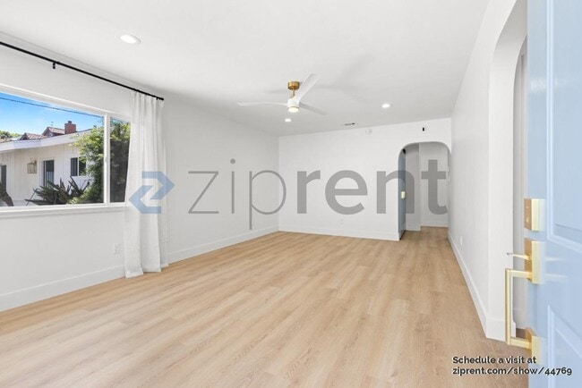 2020 Glasgow Ave in Encinitas, CA - Foto de edificio - Building Photo