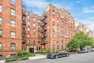 11021 73rd Rd in Forest Hills, NY - Foto de edificio - Building Photo