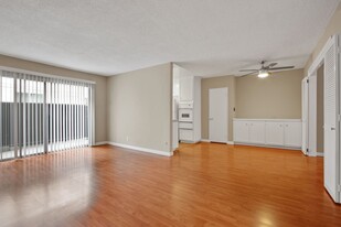 3735 Mentone Ave in Los Angeles, CA - Building Photo