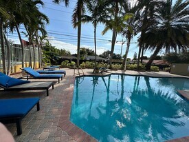 3500 Coral Wy in Miami, FL - Building Photo