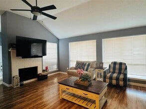 9403 Bollingbrook Dr in Houston, TX - Building Photo - Building Photo