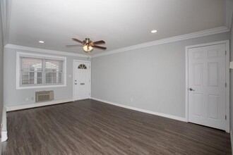 53 S Clinton Ave in Bay Shore, NY - Building Photo - Building Photo