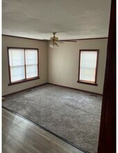 1030 W 14th Ave in Hutchinson, KS - Building Photo - Building Photo