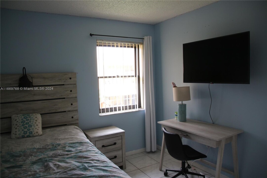 10829 NW 7th St, Unit 8-23 in Miami, FL - Building Photo