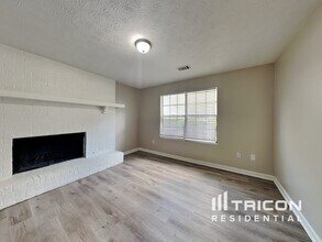 5708 St Thomas Dr in Lithonia, GA - Building Photo - Building Photo