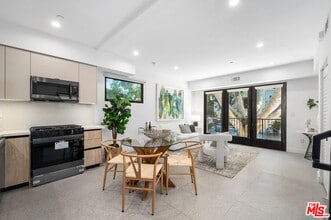 1016 N Martel Ave in West Hollywood, CA - Building Photo - Building Photo
