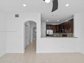 15568 SW 39th St in Miramar, FL - Building Photo - Building Photo