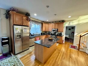 2 Goodwin Pl in Avon, CT - Building Photo - Building Photo