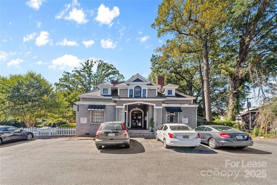 701 Louise Ave, Unit 11 in Charlotte, NC - Foto de edificio