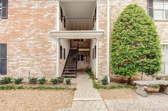 7900 Westheimer Rd, Unit 232 in Houston, TX - Foto de edificio - Building Photo