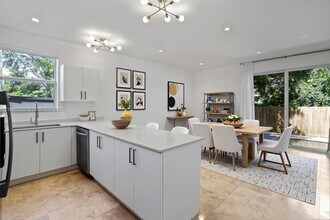 2786 SW 34th Ave in Miami, FL - Building Photo - Building Photo