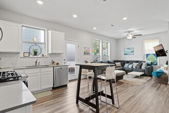 8002 Mandela Bend in Austin, TX - Foto de edificio - Building Photo