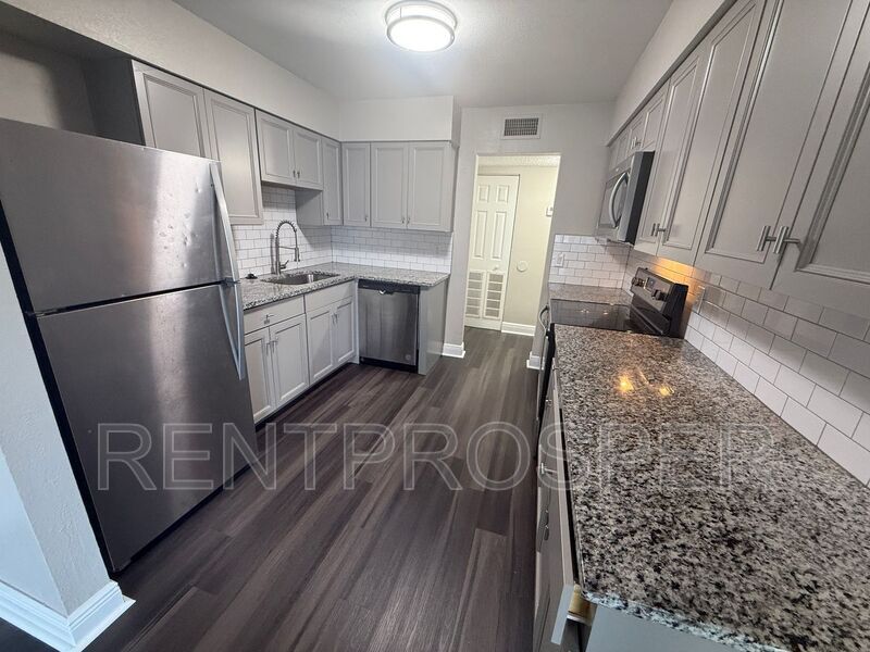 4307 S Semoran Blvd in Orlando, FL - Building Photo