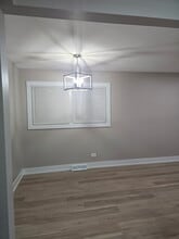 8511 S Parkside Ave in Burbank, IL - Building Photo - Building Photo