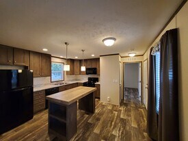 813 Alaska in Belleville, MI - Building Photo