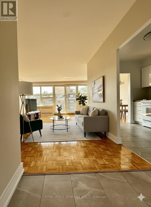 10 Shallmar Blvd in Toronto, ON - Building Photo