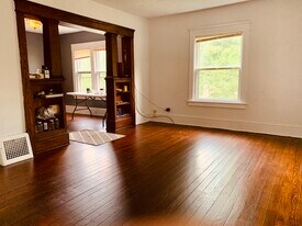 704 S Depeyster St in Kent, OH - Building Photo