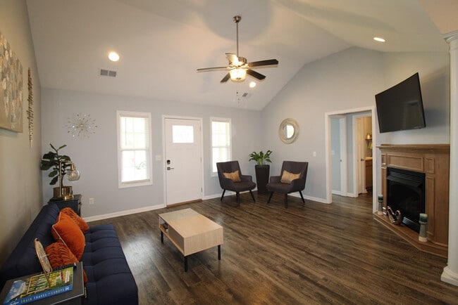 1875 Gallery Dr in Sumter, SC - Building Photo - Building Photo