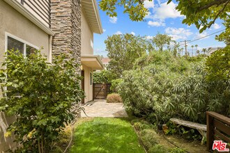 907 Las Pulgas Rd in Los Angeles, CA - Building Photo - Building Photo