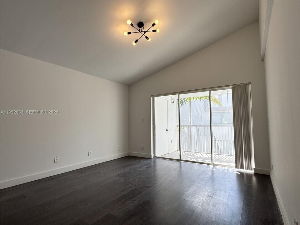 5672 Rock Island Rd in Tamarac, FL - Building Photo