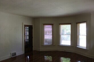 923 W 10th St, Unit 1st floor in Erie, PA - Building Photo - Building Photo
