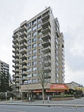 SALISBURY SQUARE in Burnaby, BC - Building Photo - Building Photo