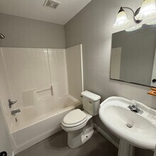 137 New Dallas Hwy in Lacy Lakeview, TX - Building Photo - Building Photo