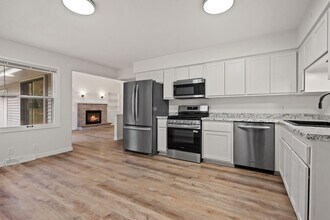 2311 W Oakwood Rd in Oak Creek, WI - Building Photo - Building Photo
