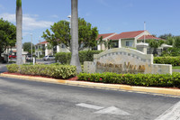 Pembroke Villas in Hollywood, FL - Building Photo - Building Photo