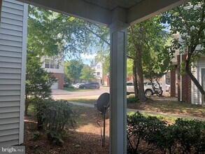 13066 Marcey Creek Rd in Herndon, VA - Building Photo - Building Photo