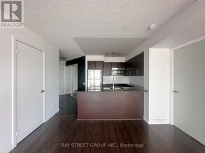 525-525 Wilson Ave in Toronto, ON - Building Photo - Building Photo
