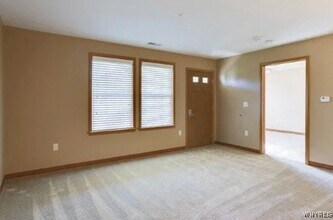 3524 Deer Lakes Dr in Amherst, NY - Building Photo - Building Photo