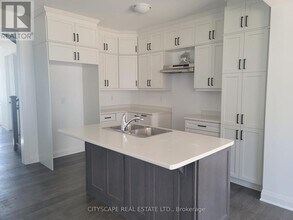 493 Boyd Ln in Milton, ON - Building Photo - Building Photo