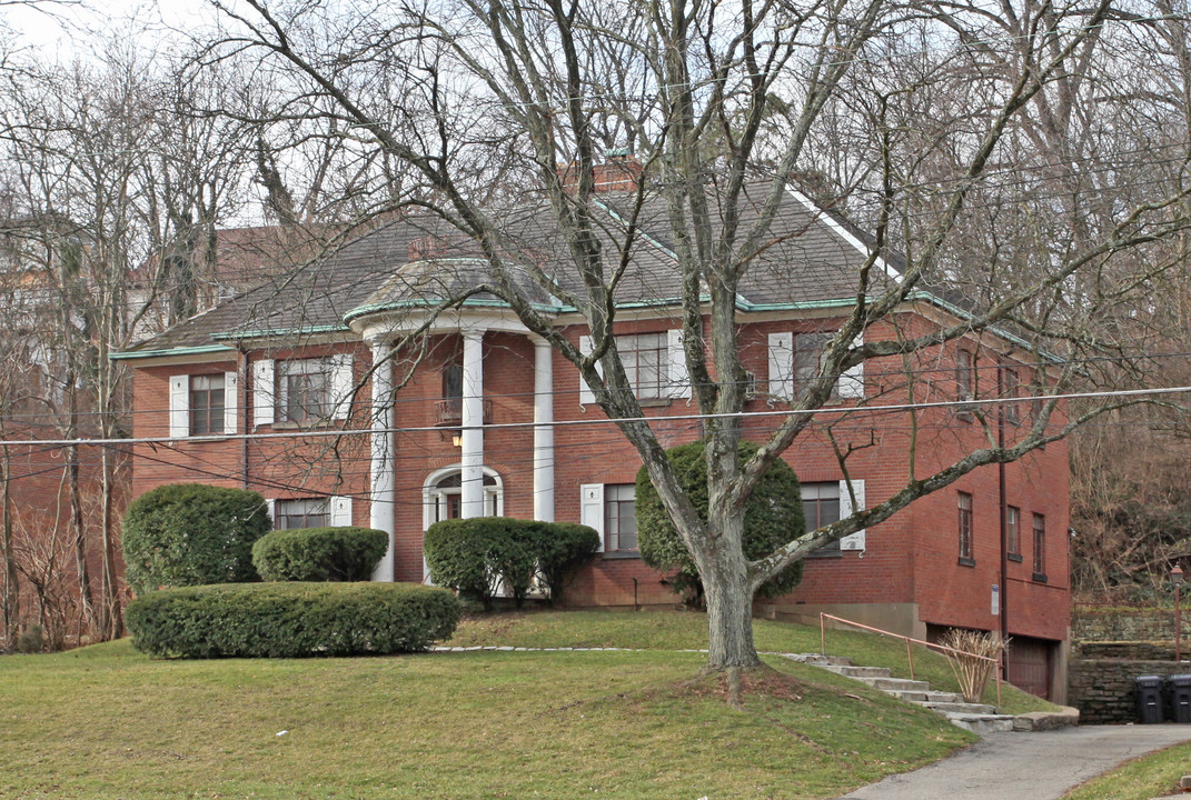 875 Ludlow Ave in Cincinnati, OH - Foto de edificio