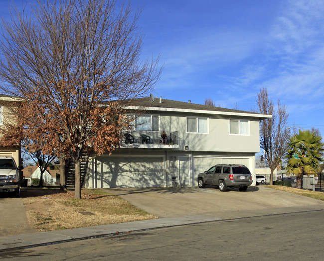 4052 Fruitridge Rd in Sacramento, CA - Foto de edificio - Building Photo