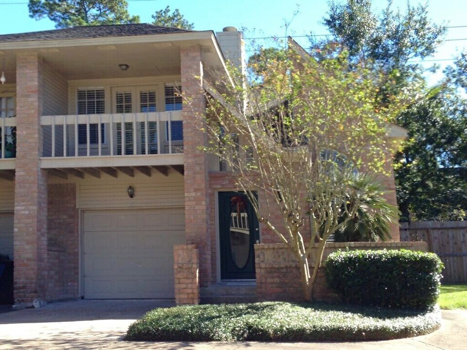 5515 Strack Rd in Houston, TX - Foto de edificio