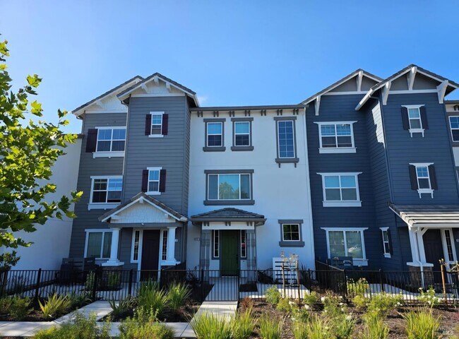 312 Pear Tree Ter in Napa, CA - Building Photo - Building Photo