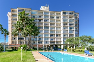 4600 Ocean Dr in Corpus Christi, TX - Foto de edificio - Building Photo