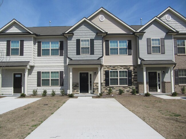 6167 Neuse Wood Dr in Raleigh, NC - Building Photo - Building Photo