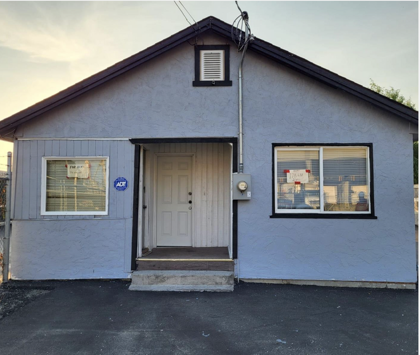 8965 Nowell St in Chilliwack, BC - Building Photo