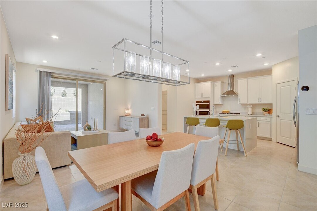 1561 Crowned Eagle St in Las Vegas, NV - Building Photo
