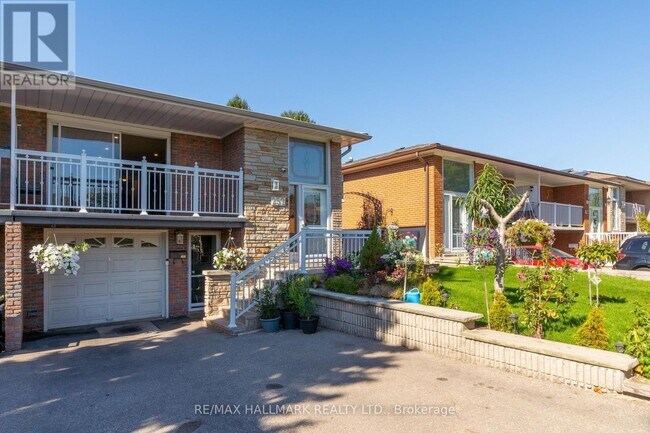 252 Apache Trail in Toronto, ON - Building Photo - Building Photo