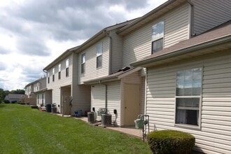 Glenwood Village in Findlay, OH - Building Photo - Building Photo