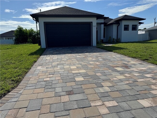 707 NE Juanita Pl in Cape Coral, FL - Building Photo - Building Photo