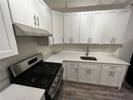 102 North St, Unit 4 in Middletown, NY - Building Photo