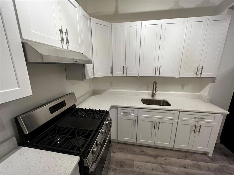 102 North St, Unit 4 in Middletown, NY - Building Photo